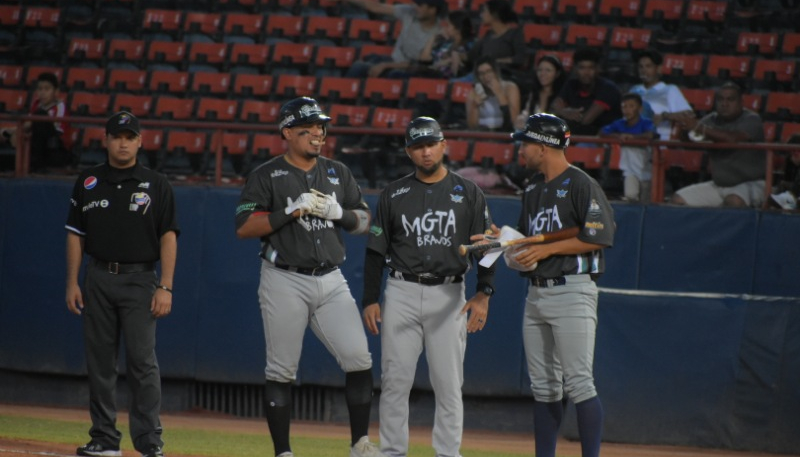 BRAVOS RESBALÓ EN PRIMERO DE DOBLE CARTEL