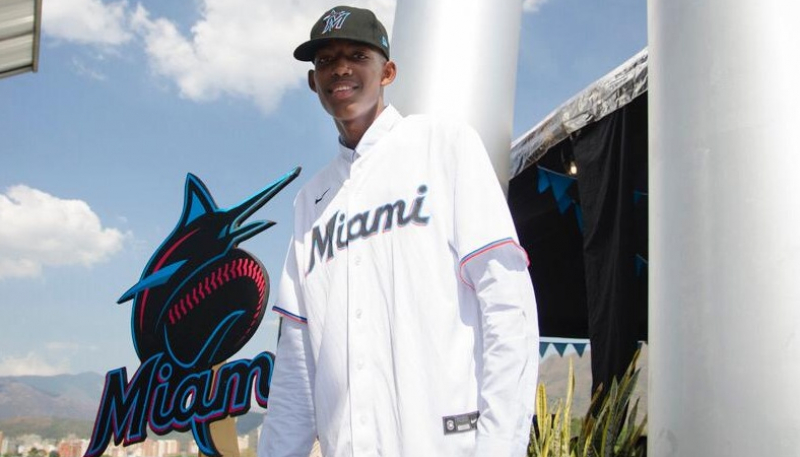 MARLINS DE MIAMI APUESTA AL TALENTO DEL PROSPECTO BRAVO JOHAN PALACIOS