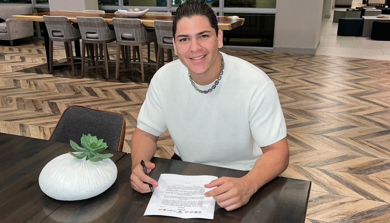 MOISÉS CASTELLANOS SUMA SU TALENTO AL CUERPO DE LANZADORES BRAVOS