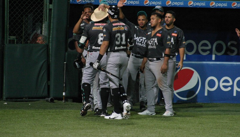 BRAVOS COMPLETÓ BARRIDA EN PUERTO LA CRUZ