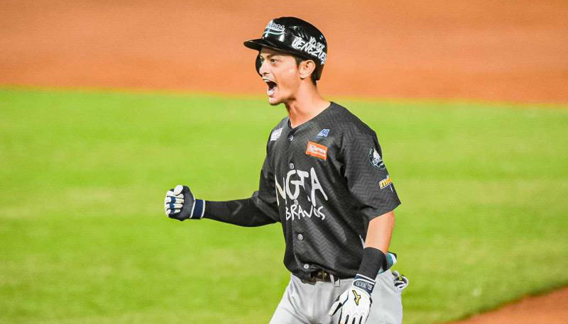 VICTORIA BRAVA EN PRIMERO DE DOBLE CARTELERA