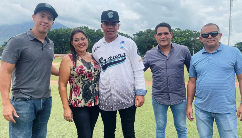 BRAVOS SUMA TALENTO Y PODER JOVEN A SU RECEPTORÍA