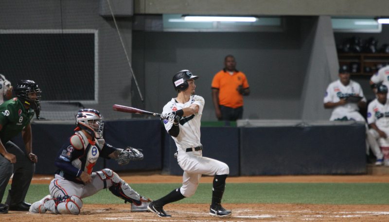 BRAVOS DIVIDIÓ EN DOBLE CARTELERA