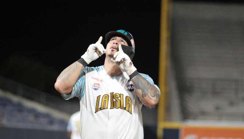 “EL BÚFALO” EMBISTIÓ A LEONES