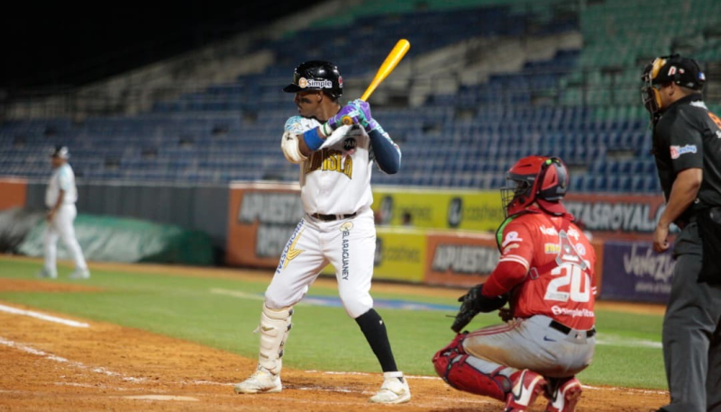 ﻿BRAVOS TROPEZÓ ANTE LARA