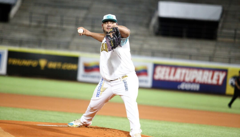 BRAVOS TUVO UNA NOCHE AZUL