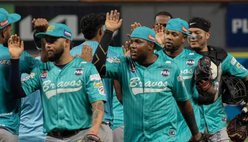 VICTORIA BRAVA Y MONUMENTAL