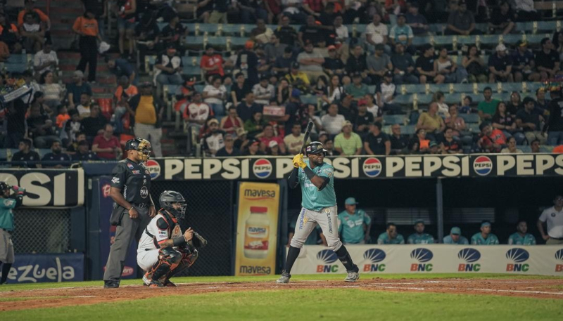 BRAVOS TROPEZÓ EN MARACAIBO