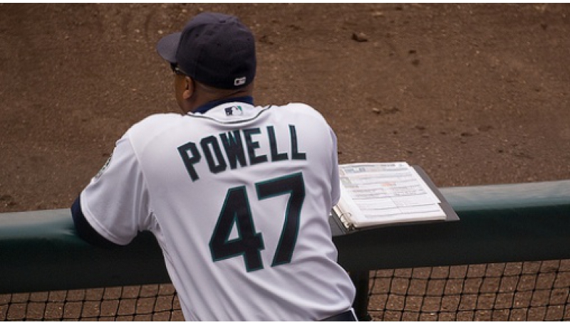 Alonzo Powell nuevo coach de bateo