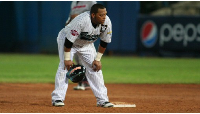 Reyes sonó Grand Slam y empujó siete